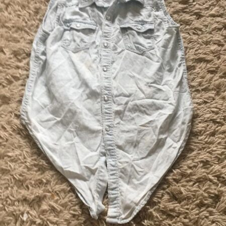 Linne med knut och knappar